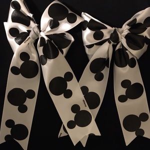 Minnie Mouse hair bows